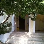 Front Salvanos Apartment *
