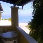 Front Salvanos Apartment *