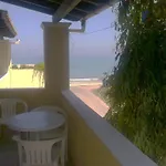 Front Salvanos Appartement Akharavi