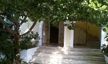 Front Salvanos Apartment *