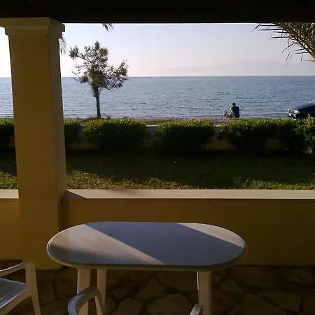 Front Salvanos 2* Acharavi (Corfu)