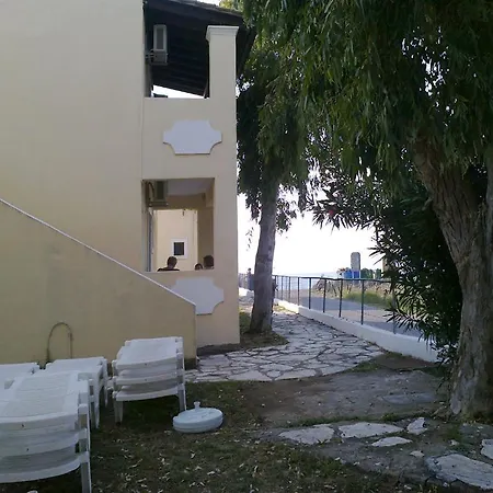 Front Salvanos * Acharavi (Corfu)