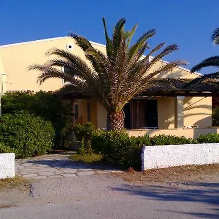 Front Salvanos 2* Acharavi (Corfu)