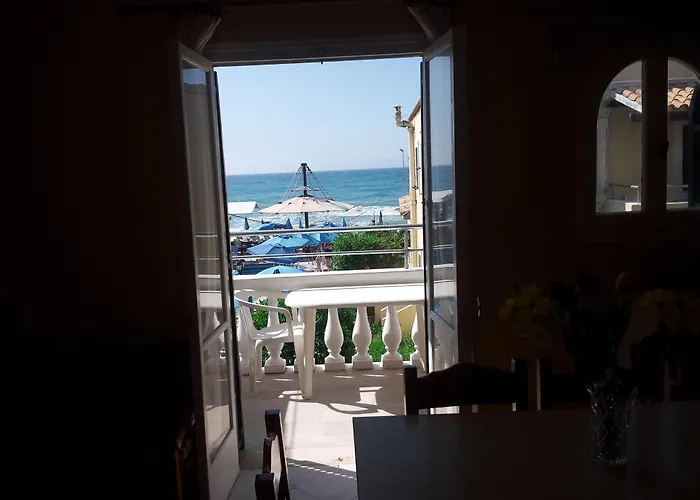 Front Salvanos Αχαράβη