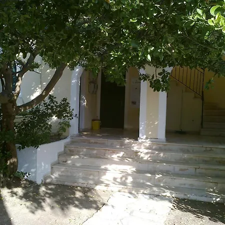 Front Salvanos Apart-hotel