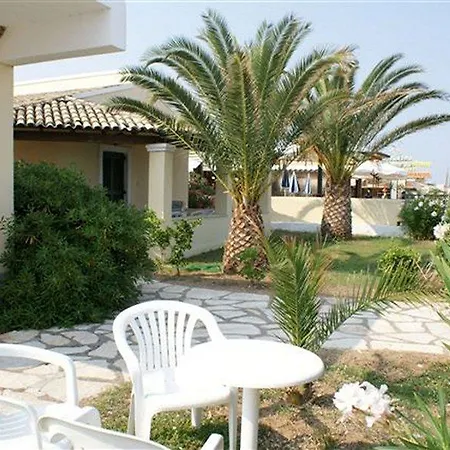 Front Salvanos Apart-hotel