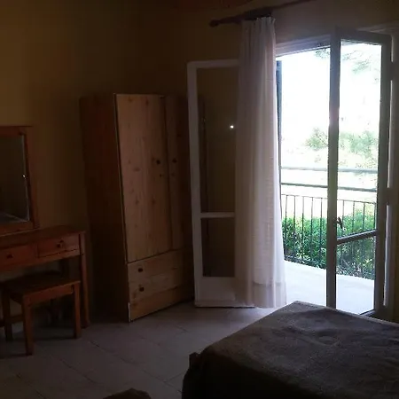 Front Salvanos Apart-hotel