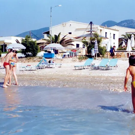 Front Salvanos Aparthotel