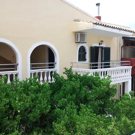 Front Salvanos 2* Acharavi (Corfu)